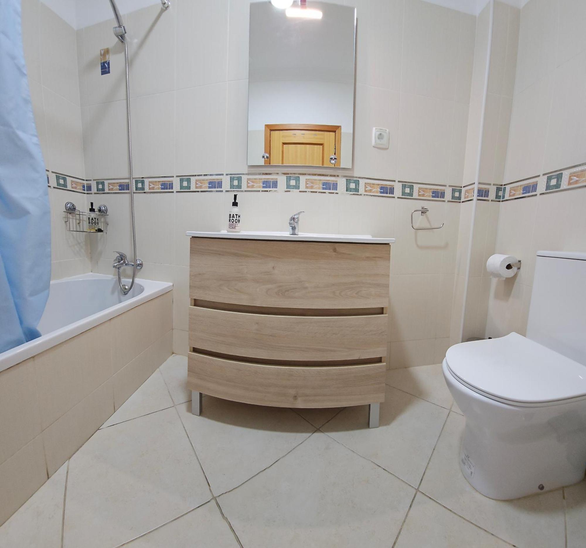 Harbour'S Way, Spacious And Cosy Apartment, With Ac Olhão Exterior photo